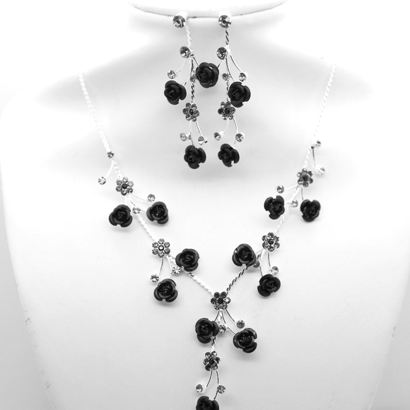 Black Roses Necklace Set - Picture 2 of 2